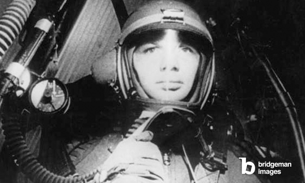 Juri Gagarin (1934-1968) sowjetischer Kosmonaut während eines Weltraumflugs im April 1961 (s/w-Foto)