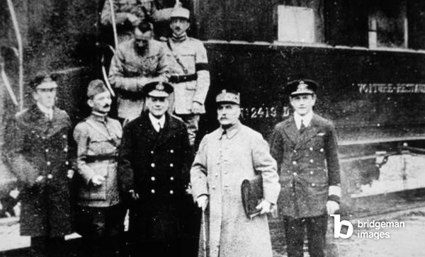Unterzeichnung des Waffenstillstands, der den Ersten Weltkrieg beendete, im Eisenbahnwaggon 2419D, Rethondes, Compiegne, Frankreich, 11. November 1918